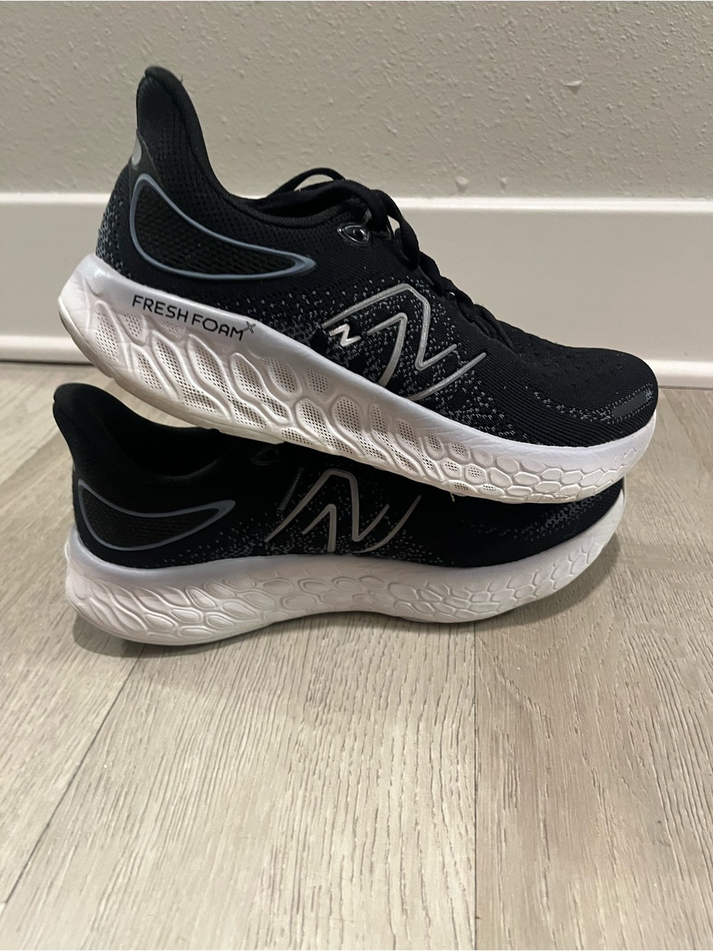 Women’s New Balance 1080 V12 Size 8.5 Running/Soft shoes - Picture 2 of 5